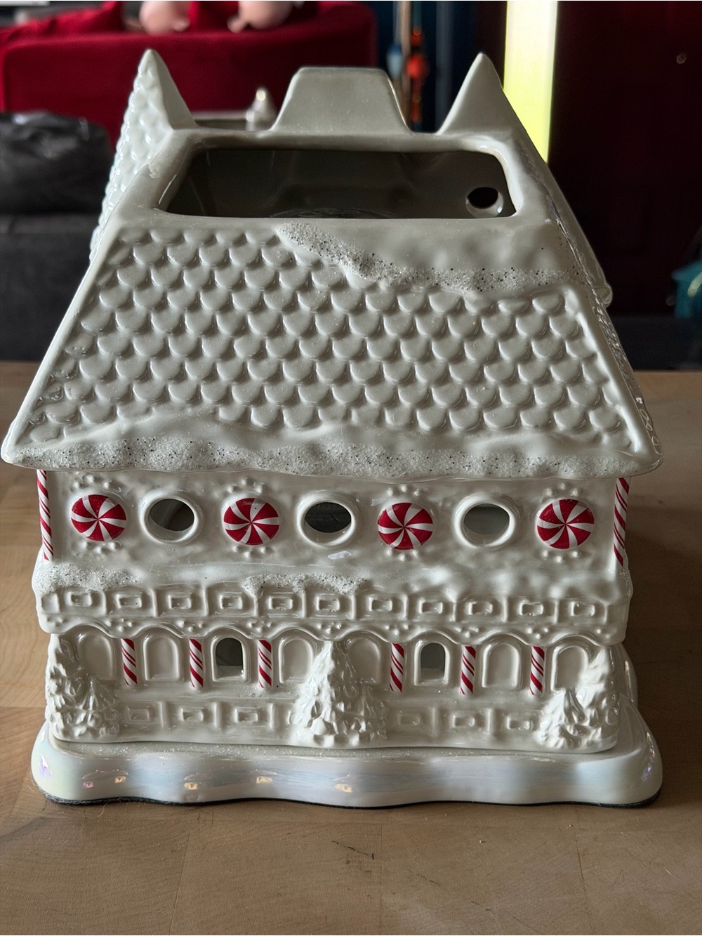 Homeworx- White Ceramic Peppermint Gingerbread House Candle Holder - Picture 4 of 8